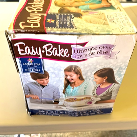 Easy-Bake Ultimate Oven Baking Star Edition - Picture 5 of 6